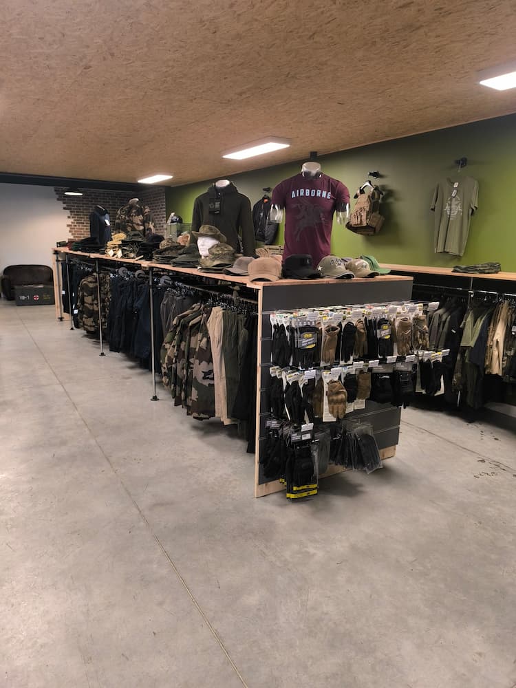 Produits outdoor/militaire neuf us adventure