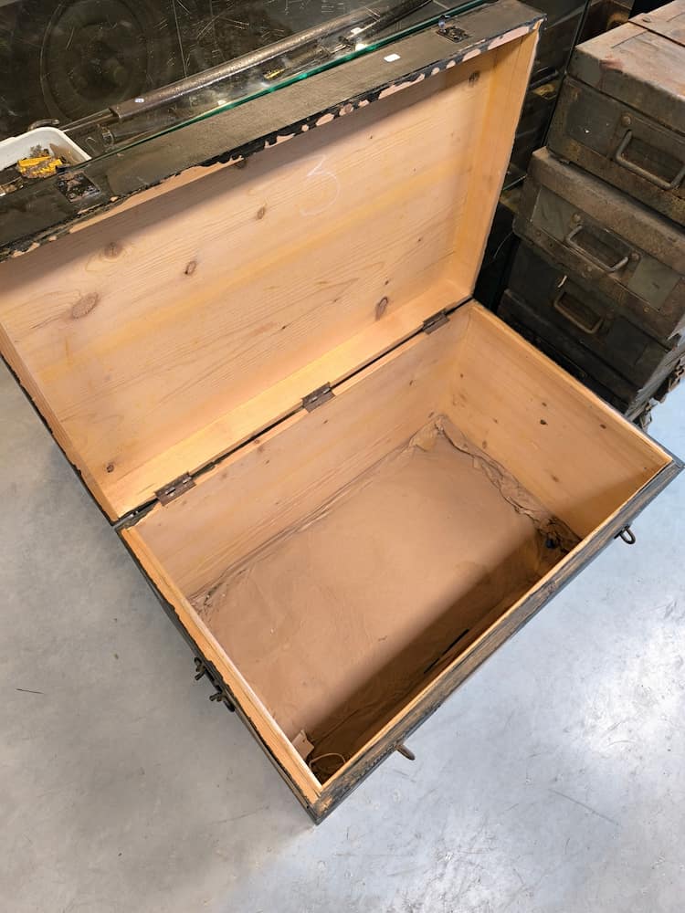 Caisse militaire en bois