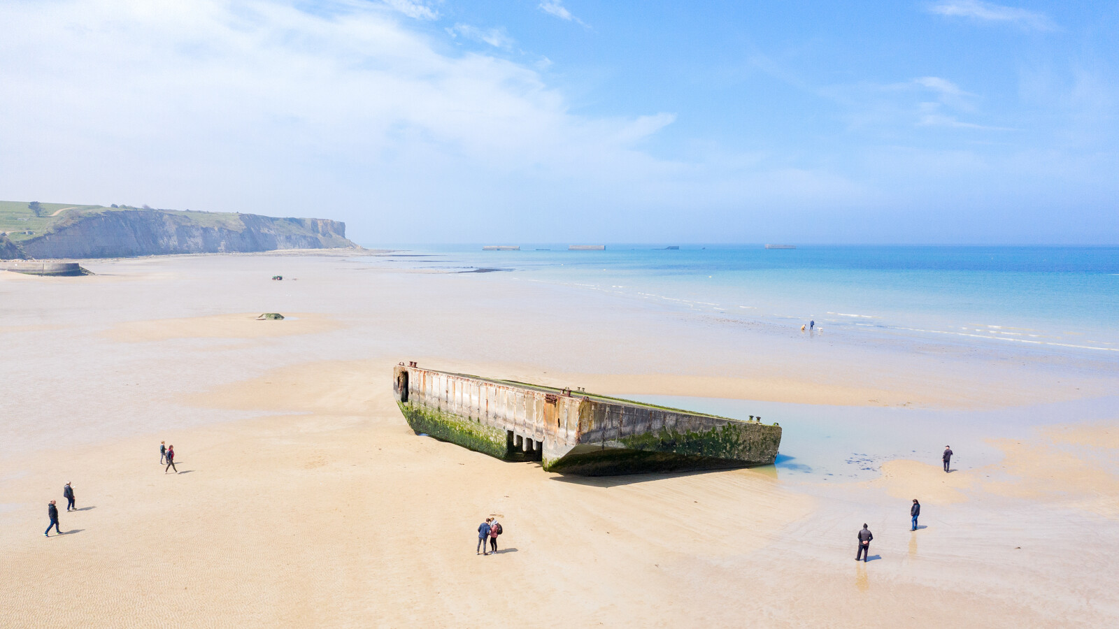 https://www.normandie-tourisme.fr/app/uploads/2023/04/plage-arromanches-Florent-stock.adobe_.com_.jpg